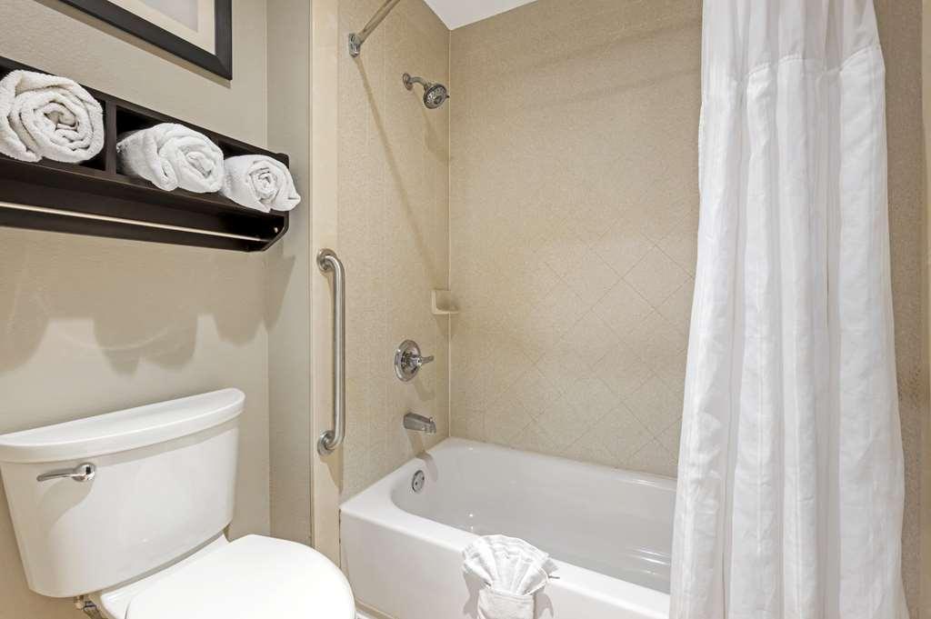 Best Western Plus Lafayette Hotel University Area Room photo