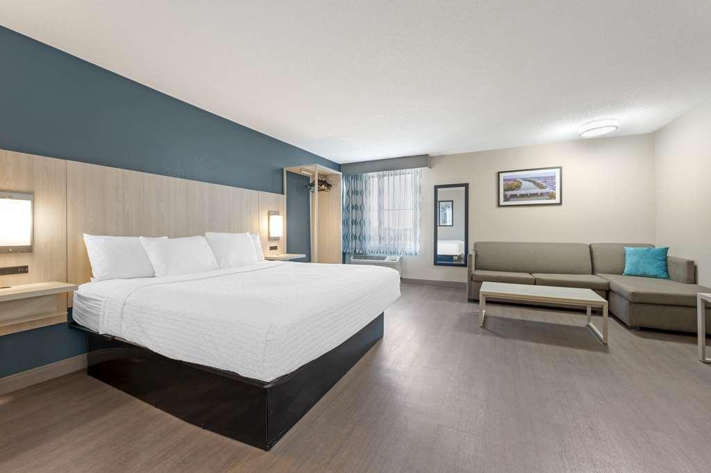Best Western Plus Lafayette Hotel University Area Room photo