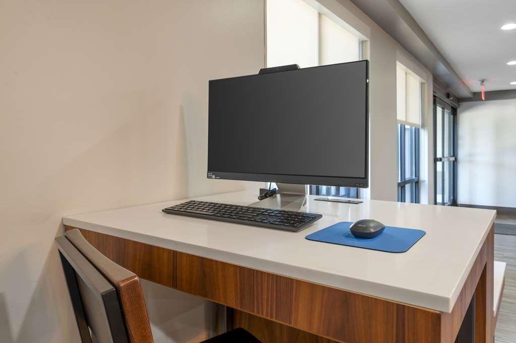 Best Western Plus Lafayette Hotel University Area Facilities photo
