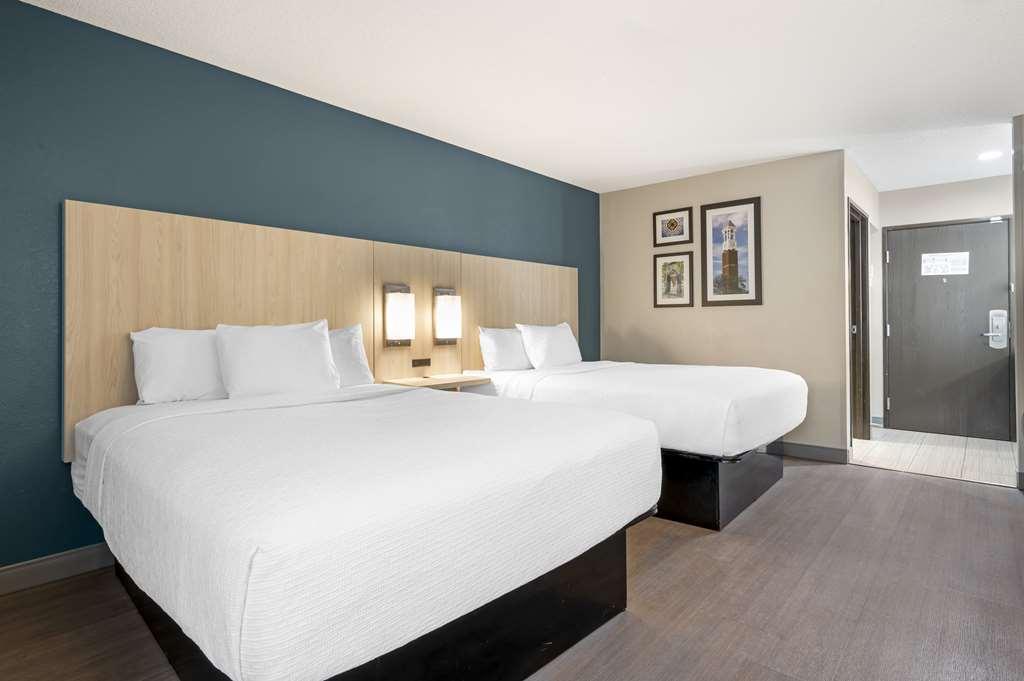 Best Western Plus Lafayette Hotel University Area Room photo