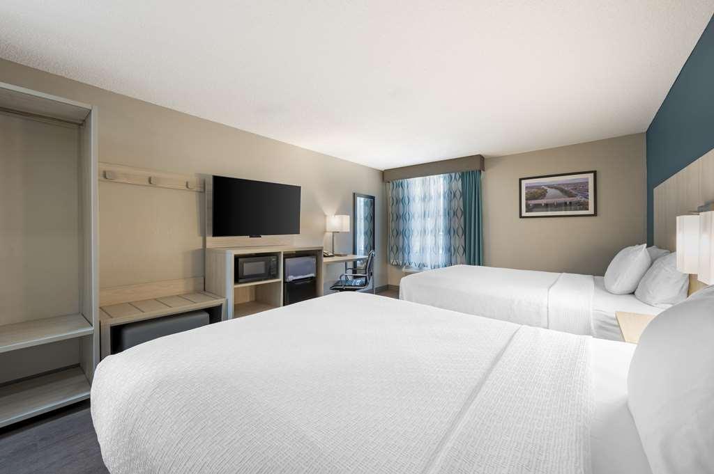 Best Western Plus Lafayette Hotel University Area Room photo